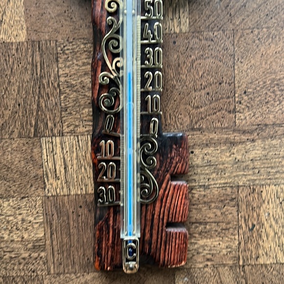 Vintage wooden key shaped wall hanging thermometer Swiss Alps scenery - Picture 7 of 16